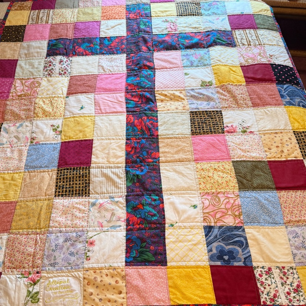 Handmade cross patchwork quilt - Picture 8 of 8